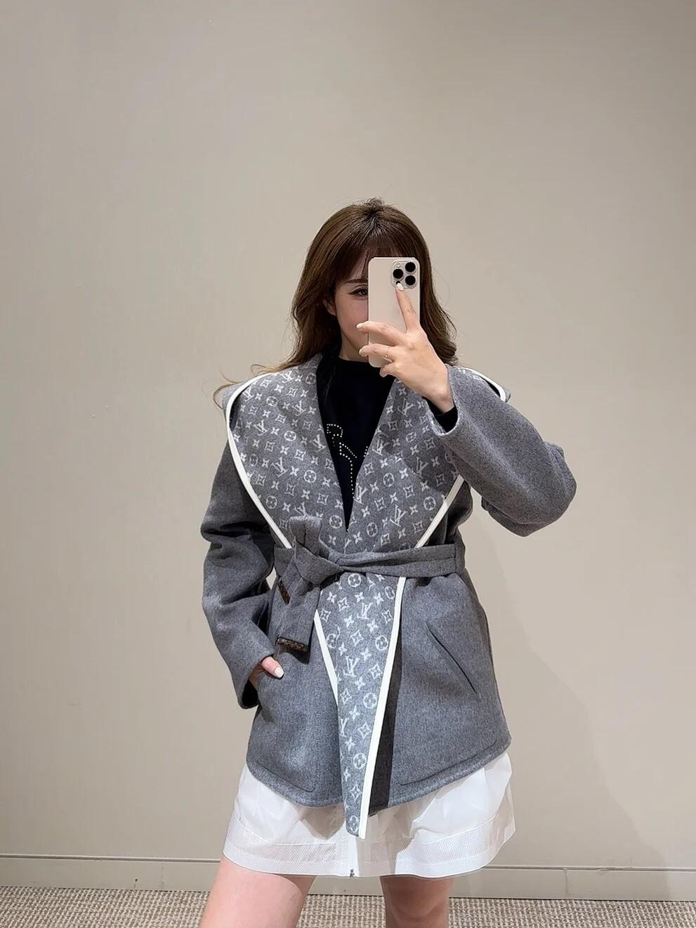 R Factory / 루이비통 여성 후드 코트