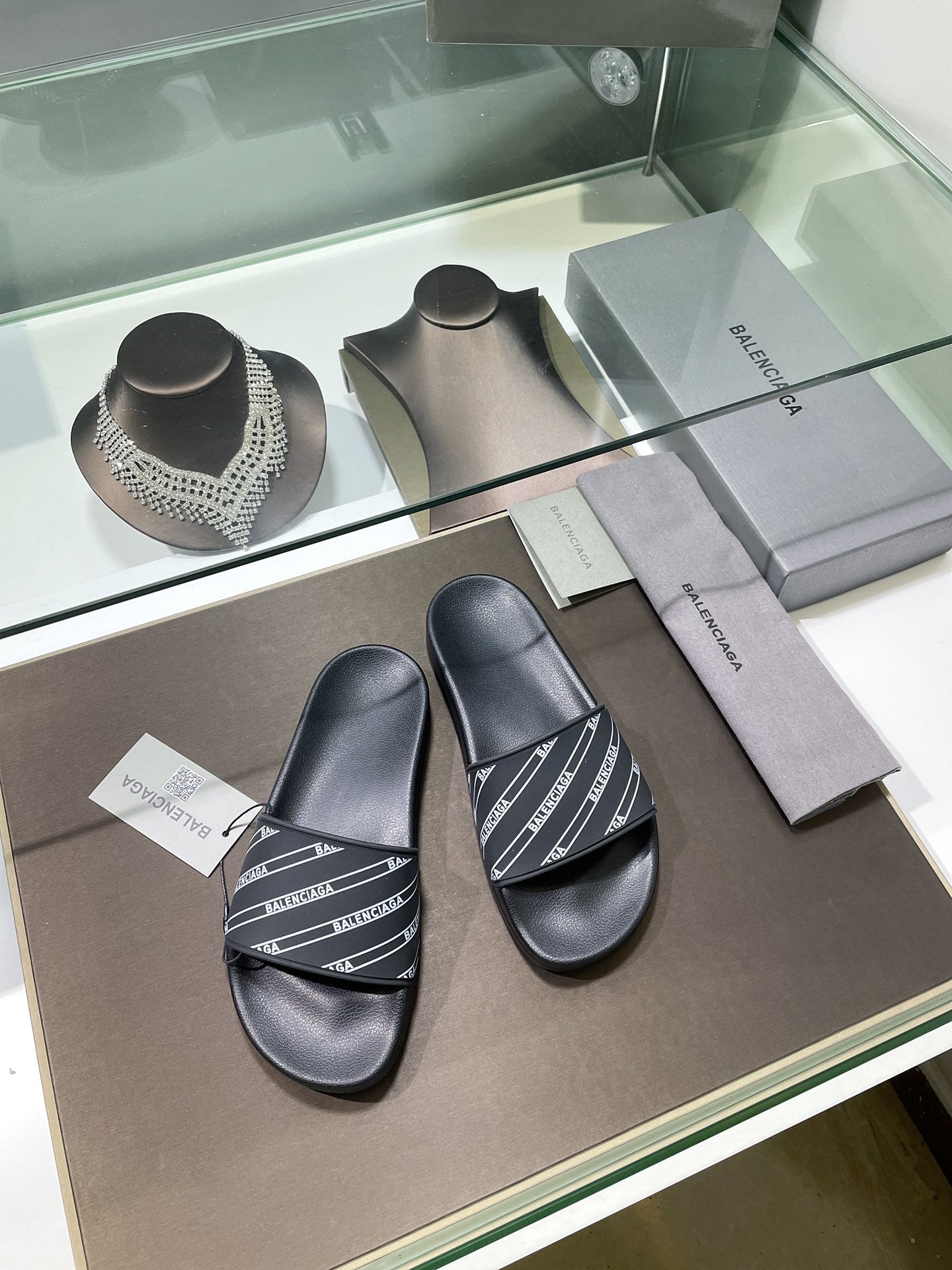 Bing Factory / Balenciaga Men's Women's Slippers