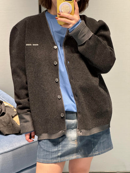 BVG / 미우미우 남성 여성 니트