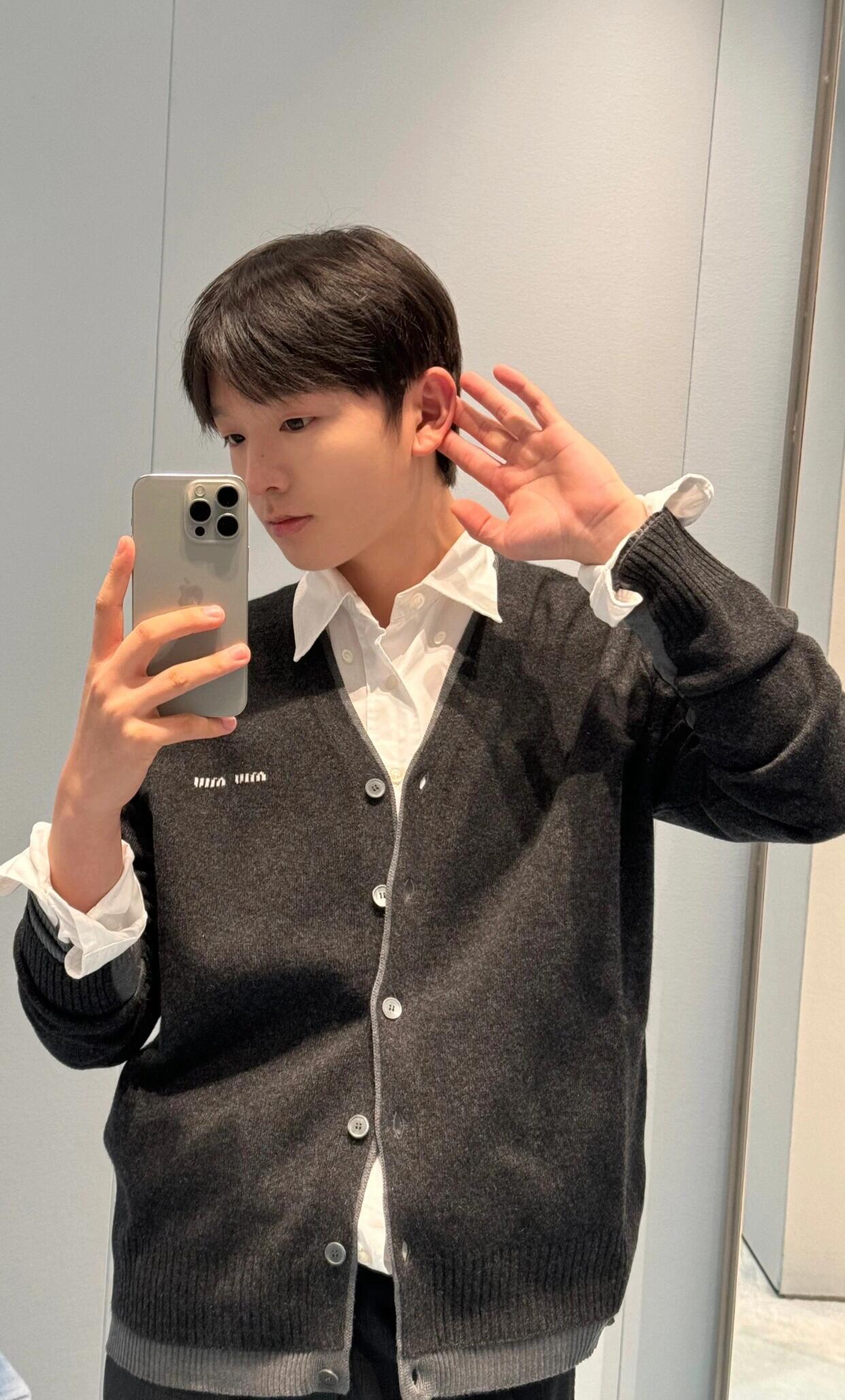 BVG / 미우미우 남성 여성 니트