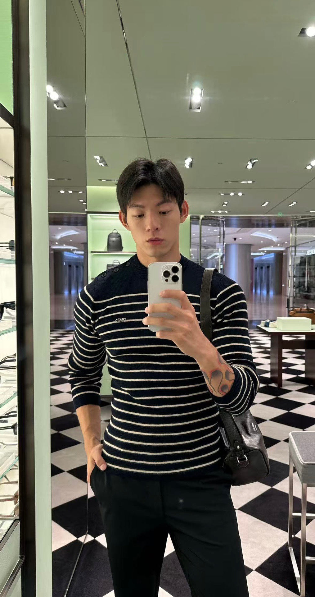 BVG / 프라다 남성 긴팔티