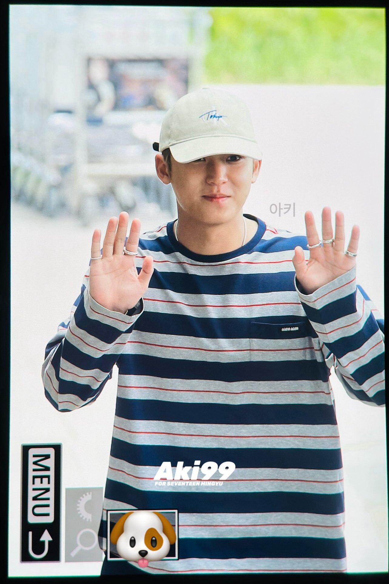 BVG / 미우미우 남성 여성 스트라이프 니트