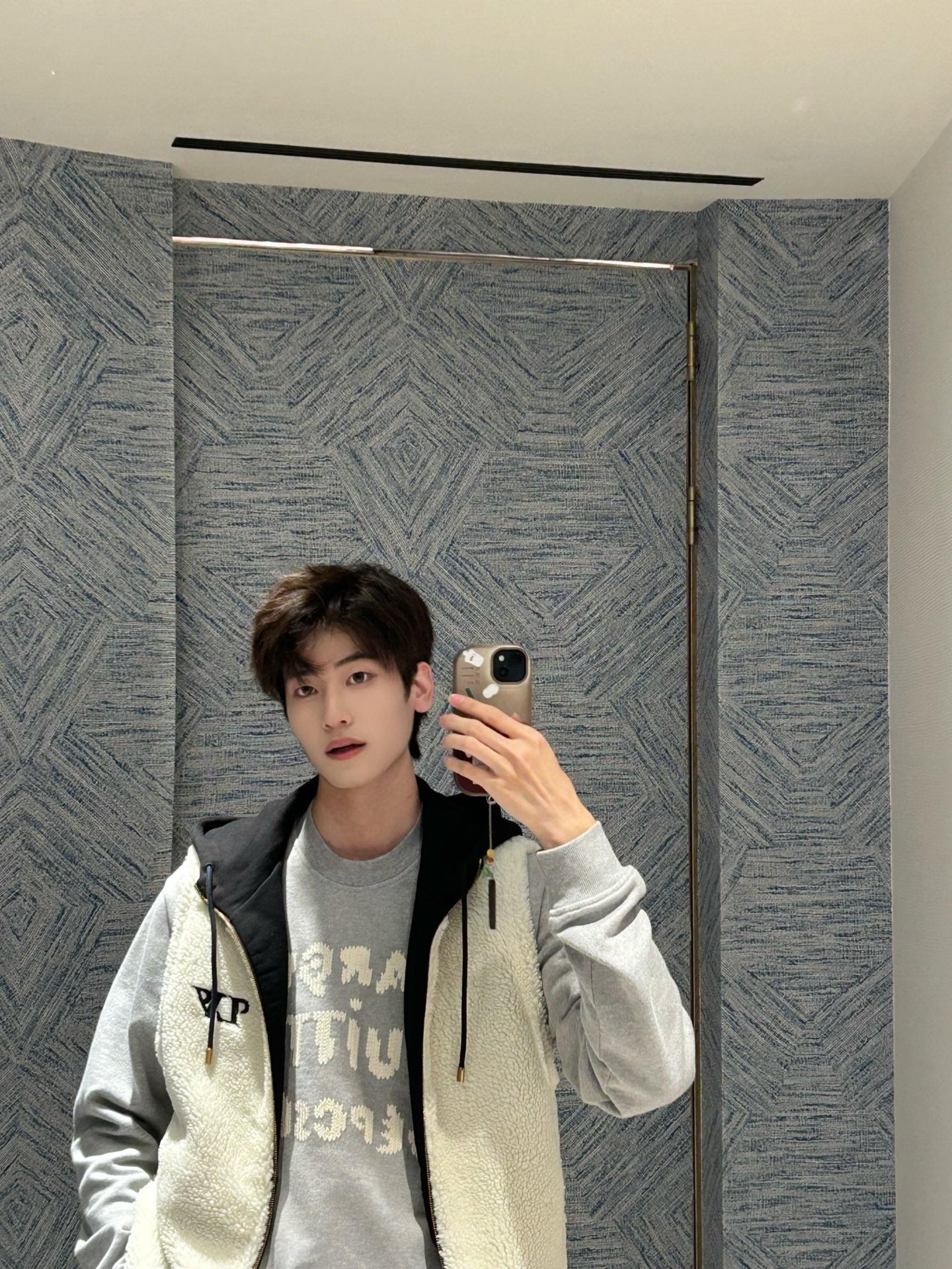 R공장 / 루이비통 남성 스웨이드 양면 조끼