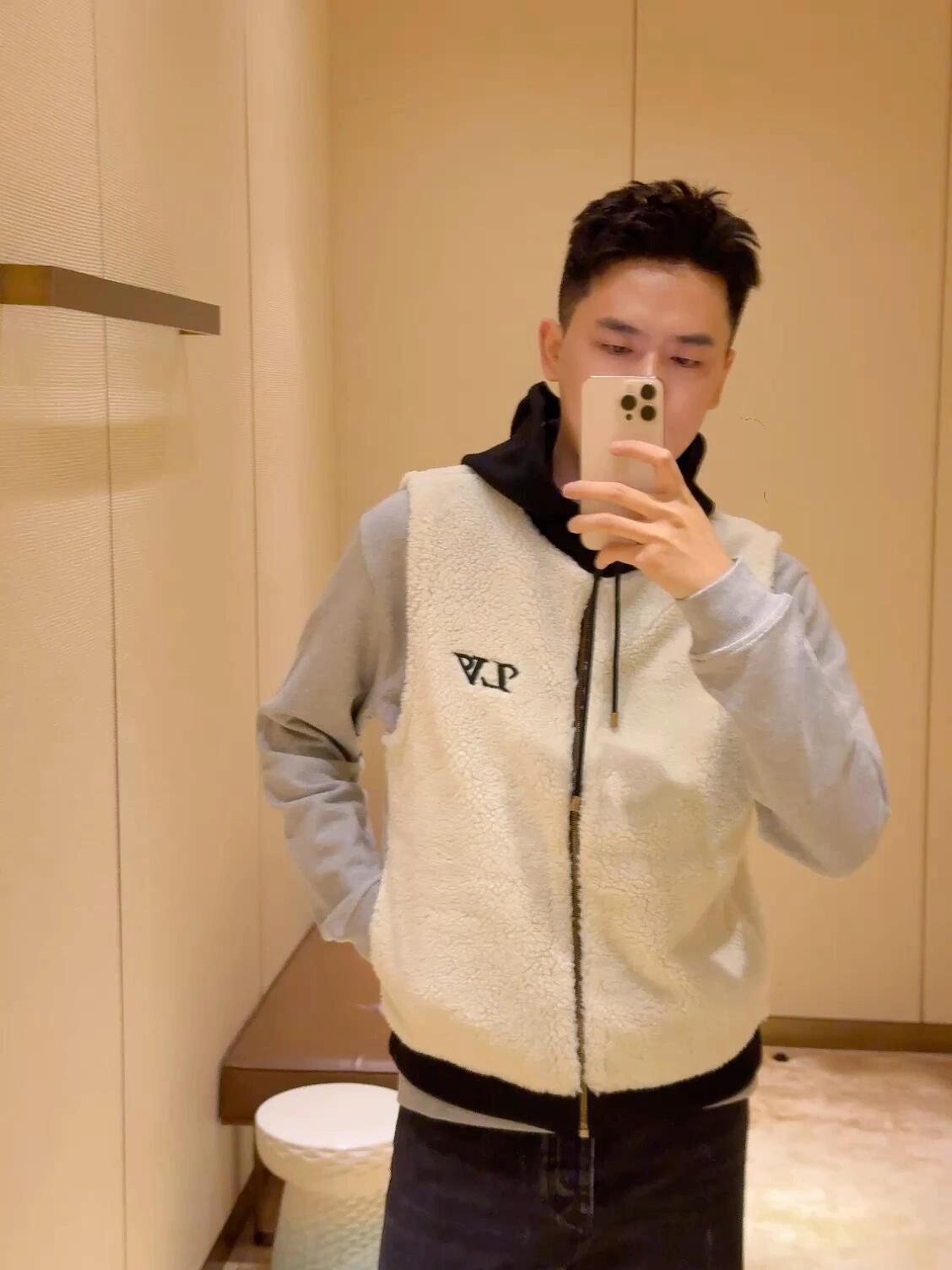 R공장 / 루이비통 남성 스웨이드 양면 조끼