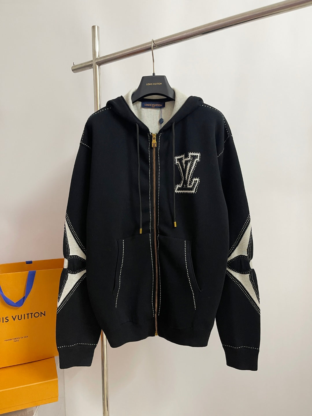 BVG / 루이비통 후드 코트