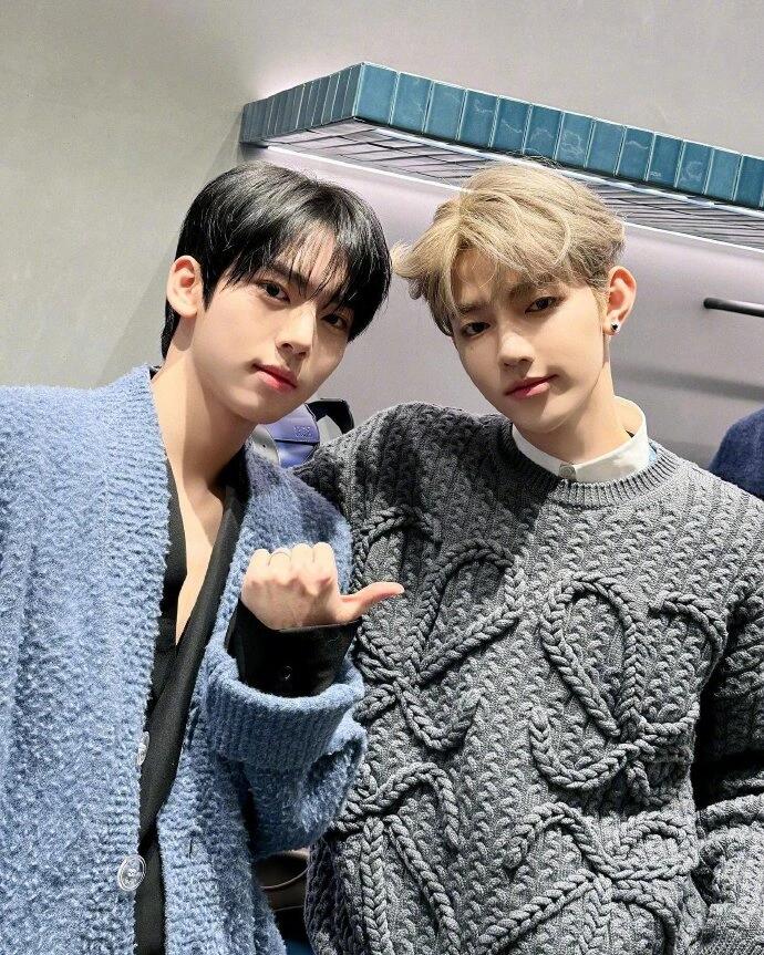 BVG / 로에베 니트 스웨터