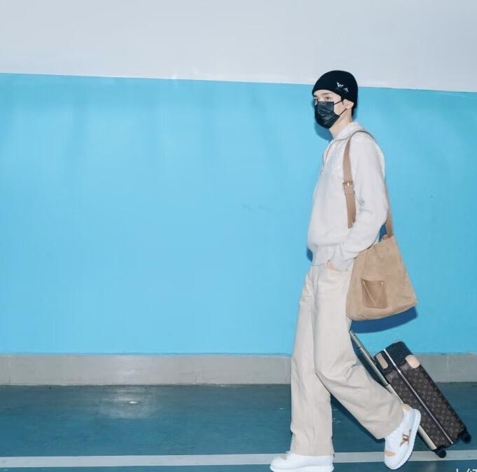 BVG / 루이비통 니트 스웨터