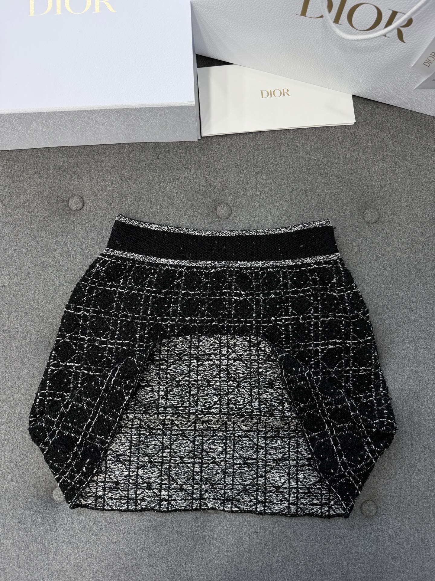 TJ Seller / 디올 체크 스커트