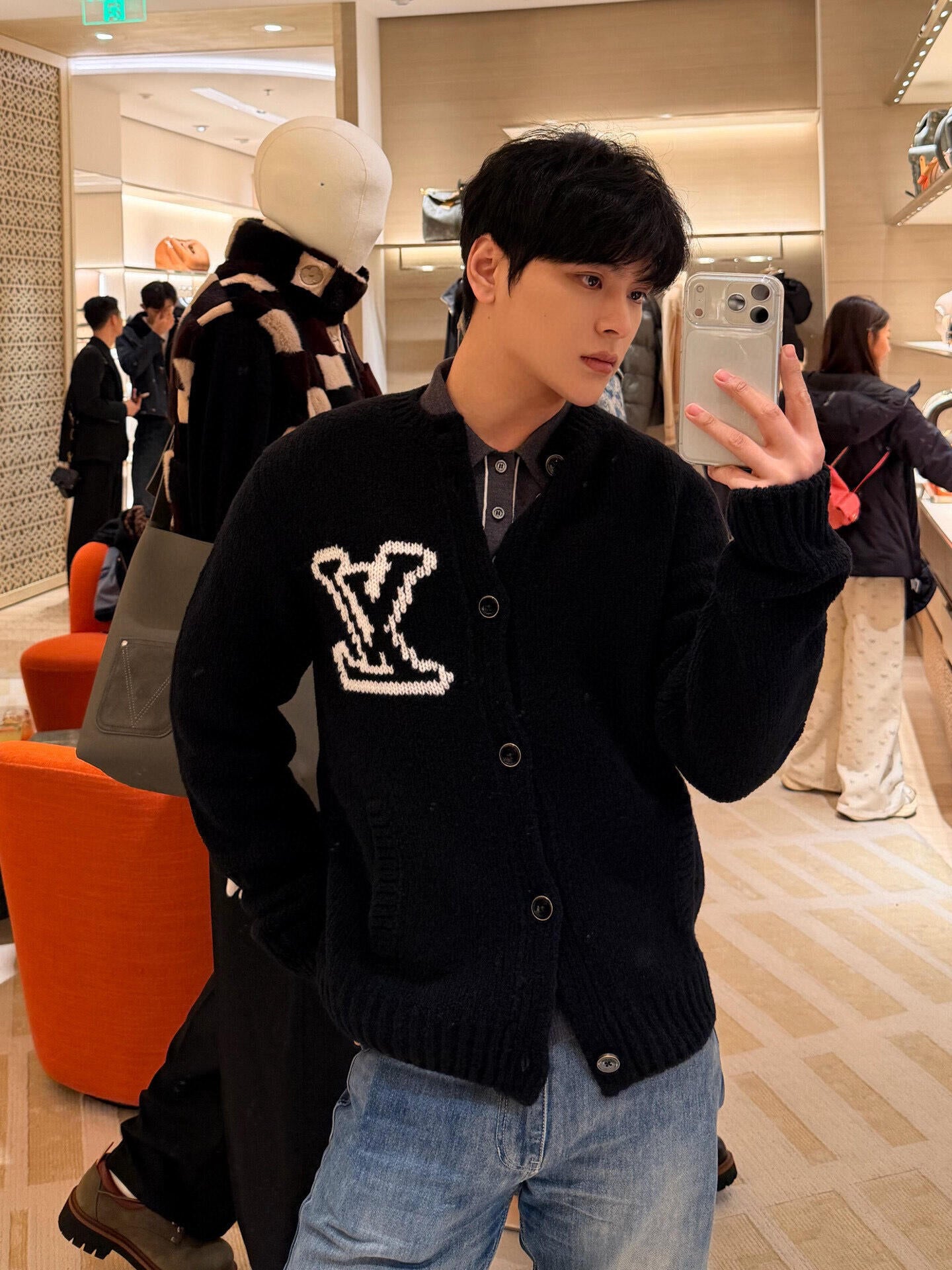 BVG / 루이비통 니트 카디건
