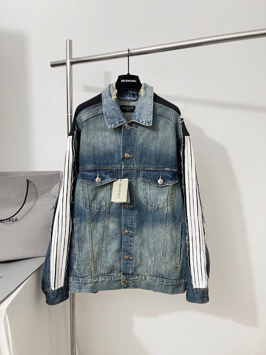 BVG / 발렌시아가 데님 코트