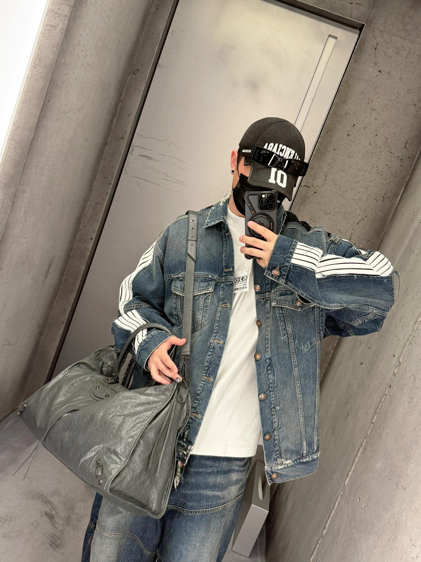 BVG / 발렌시아가 데님 코트