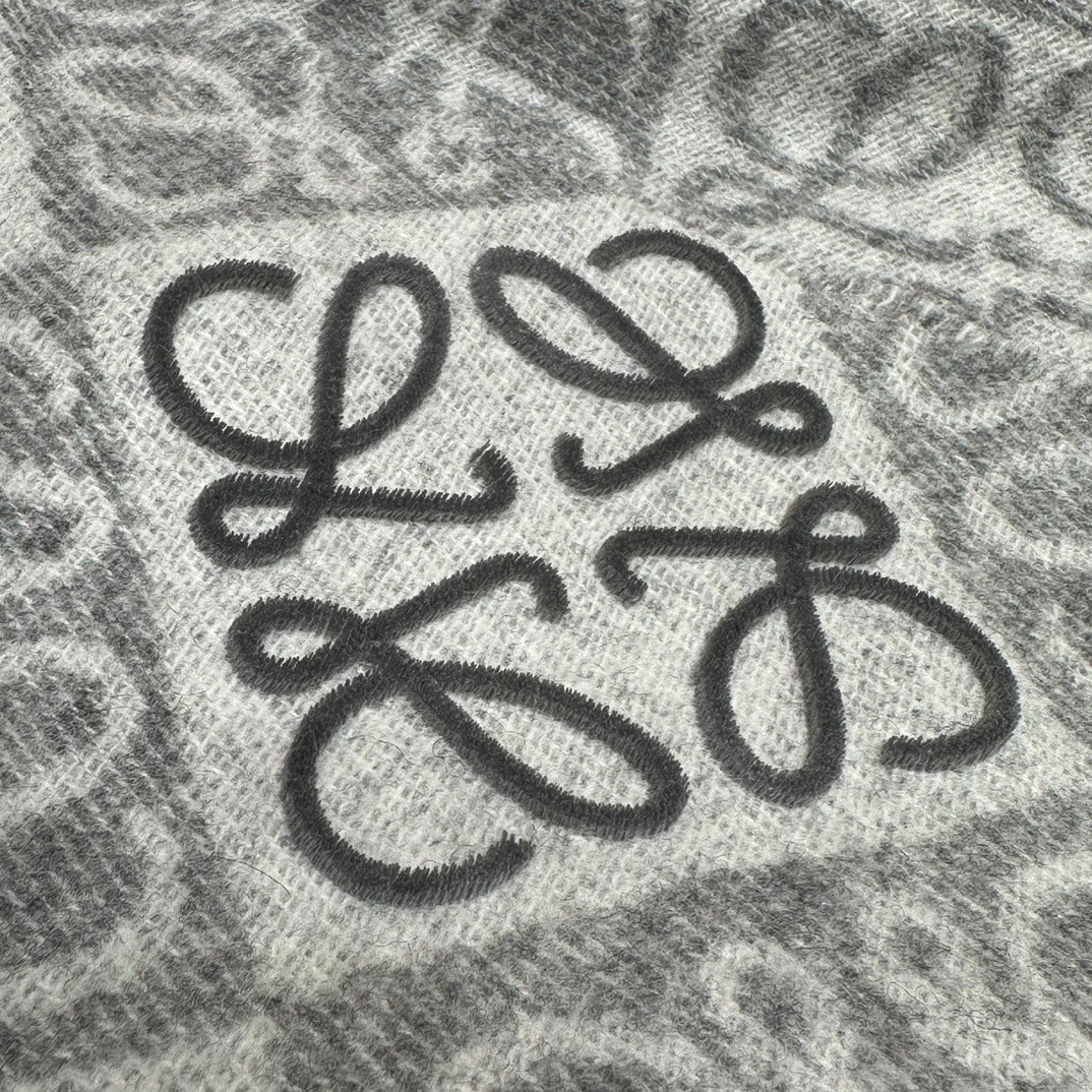 Xinjo / Loewe Scarf