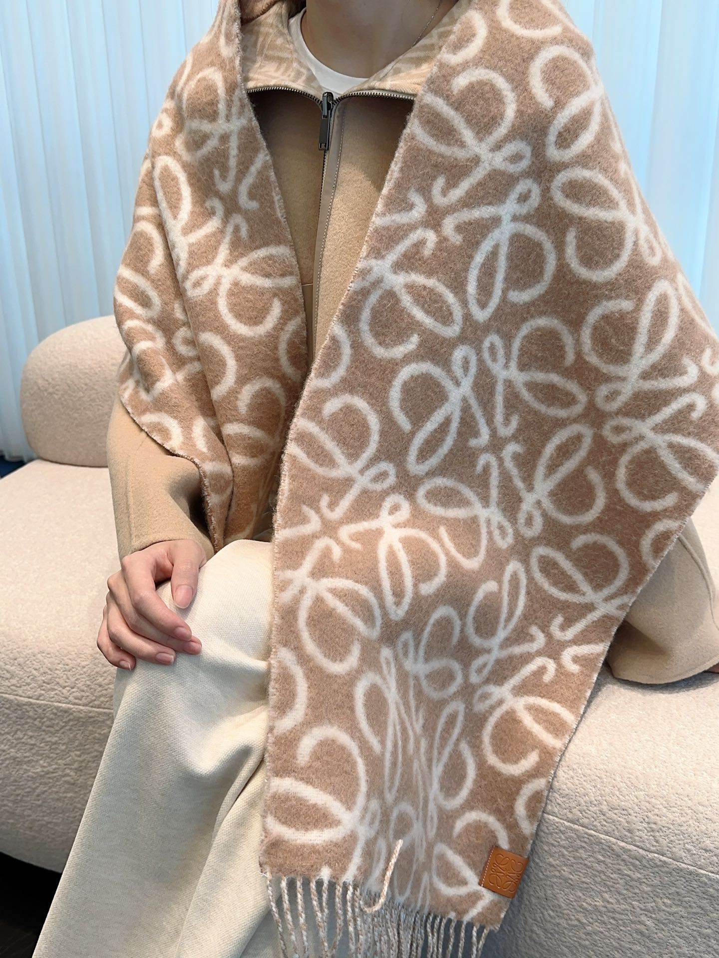 신조 / 로에베 스카프