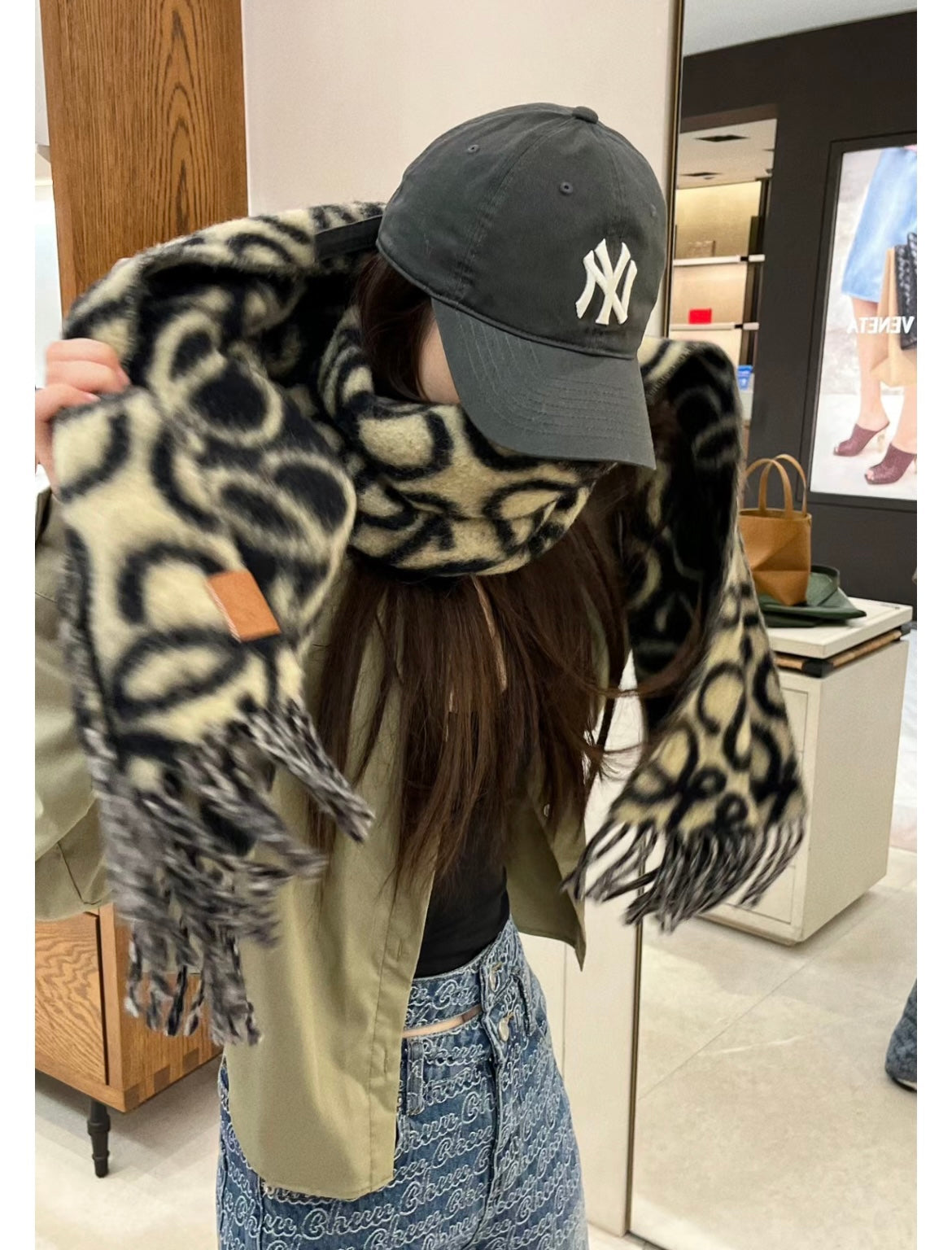 신조 / 로에베 스카프