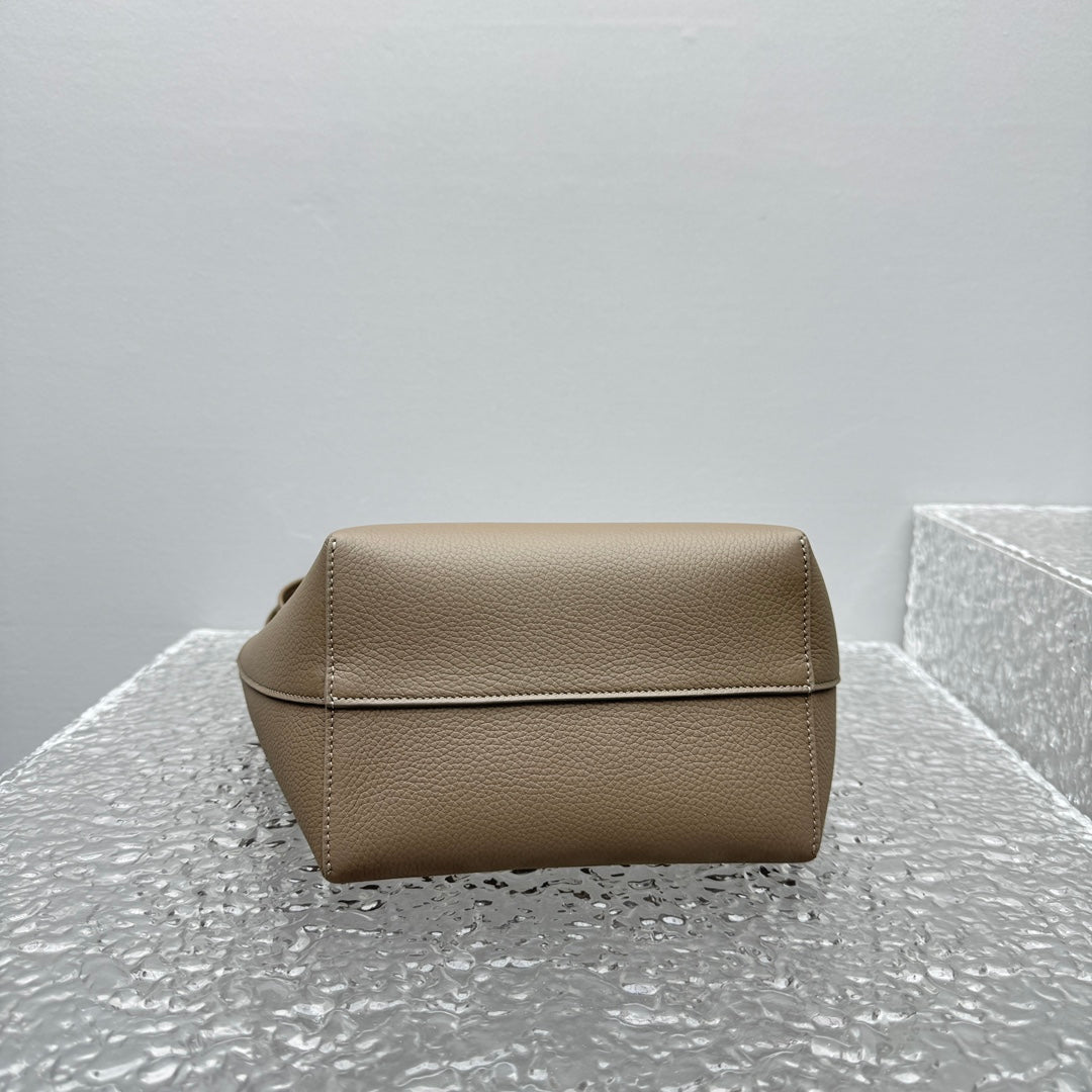 카타 / 더로우 가죽 tote 핸드백