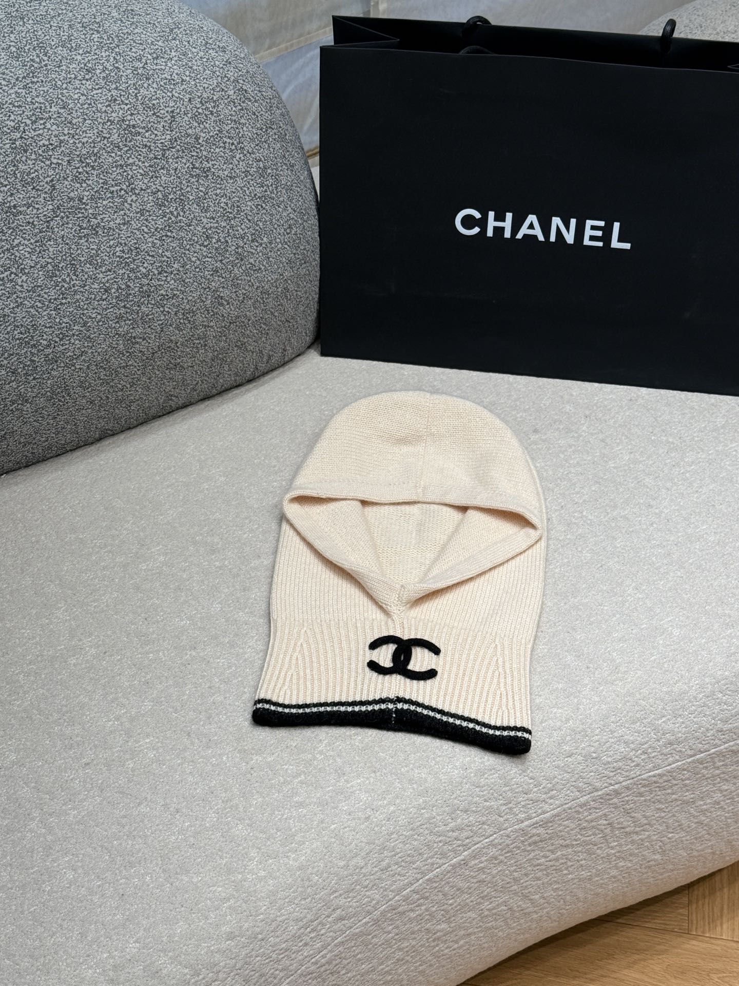 Shinzo / Chanel hat