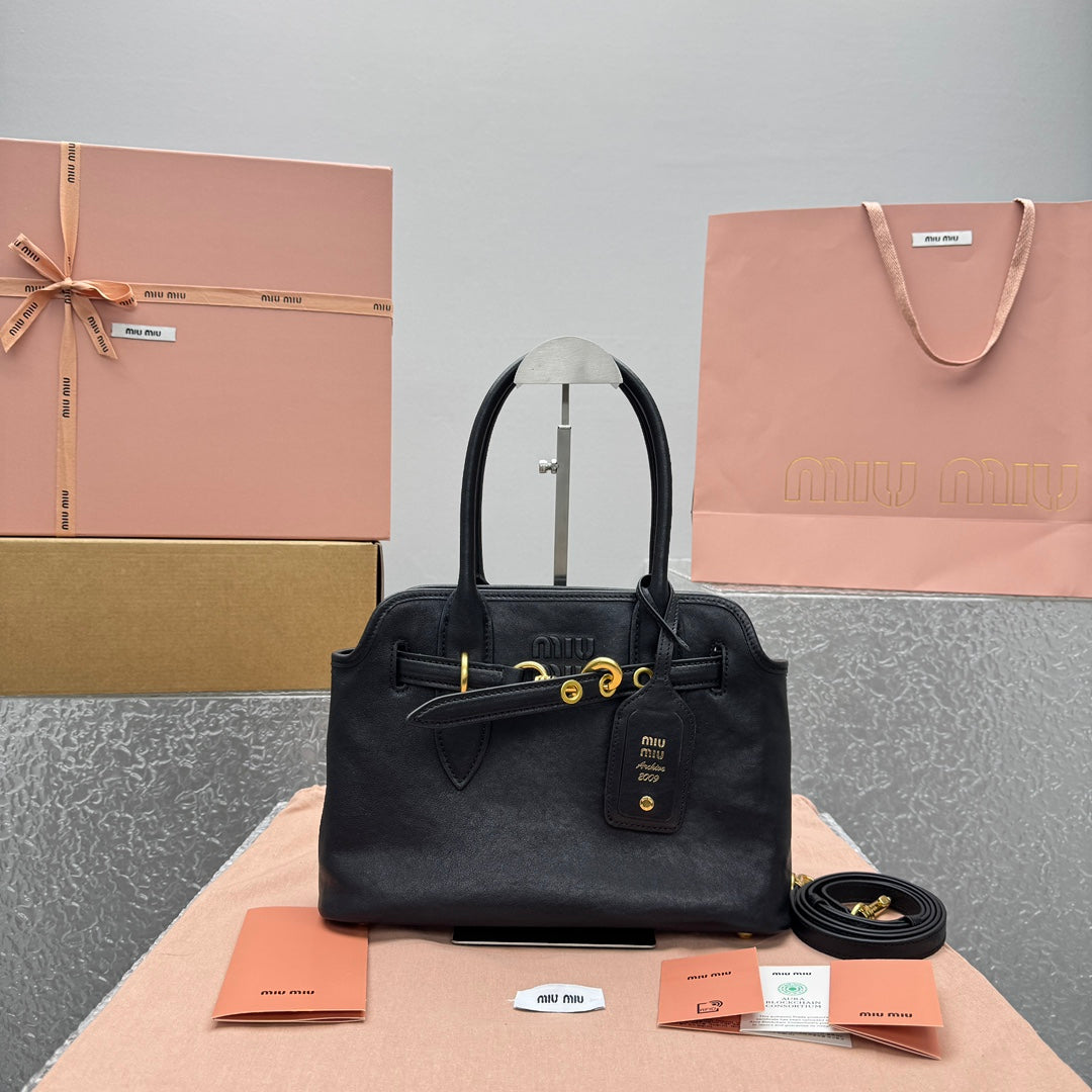 카타 / 미우미우 봄여름 시리즈 핸드