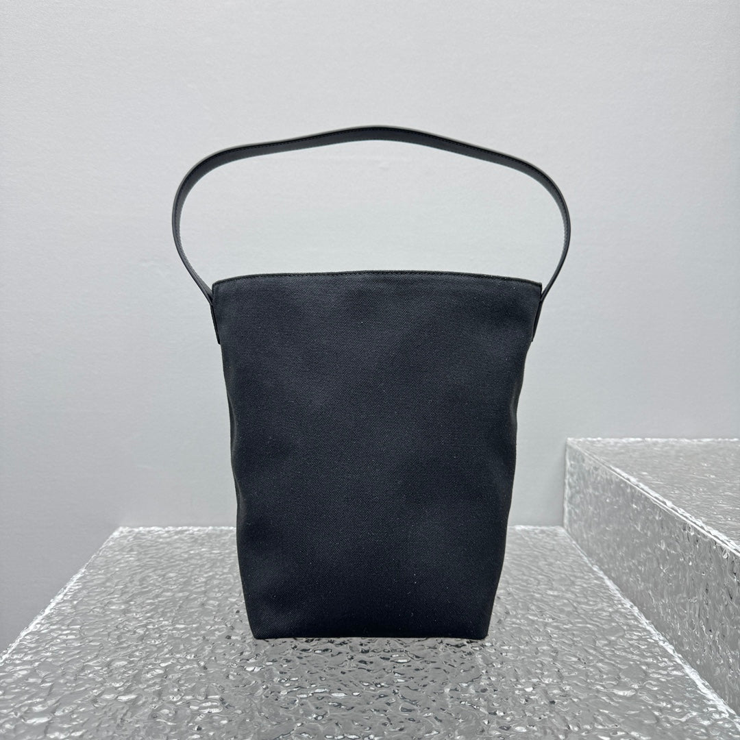 KATA / The Row Canvas Bottle Bag