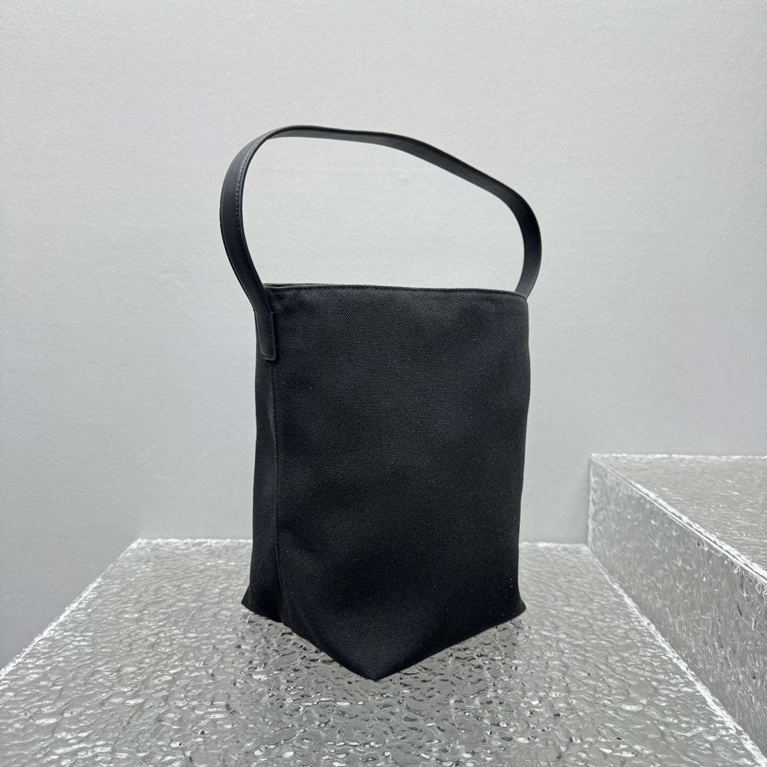 KATA / The Row Canvas Bottle Bag