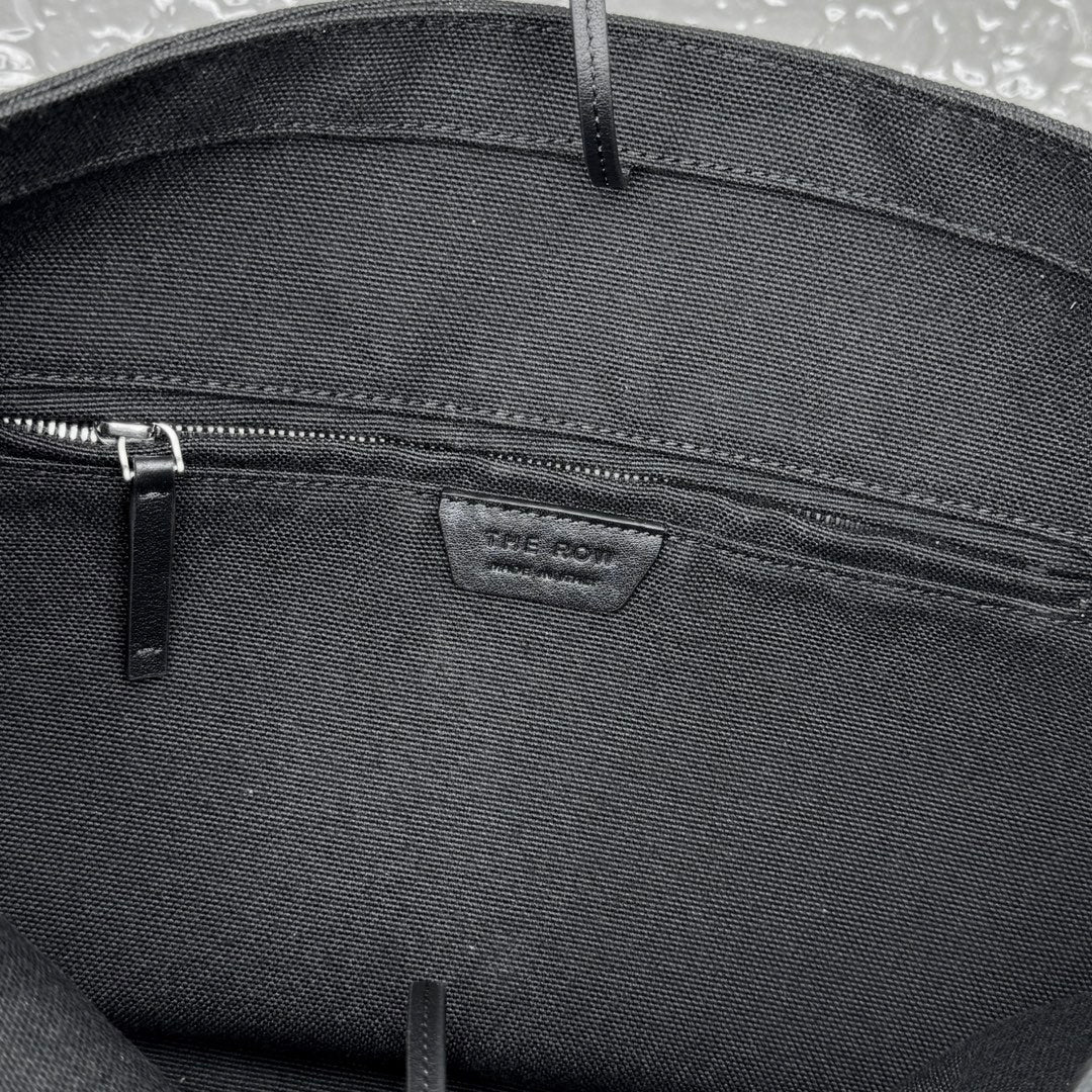 KATA / The Row Canvas Bottle Bag