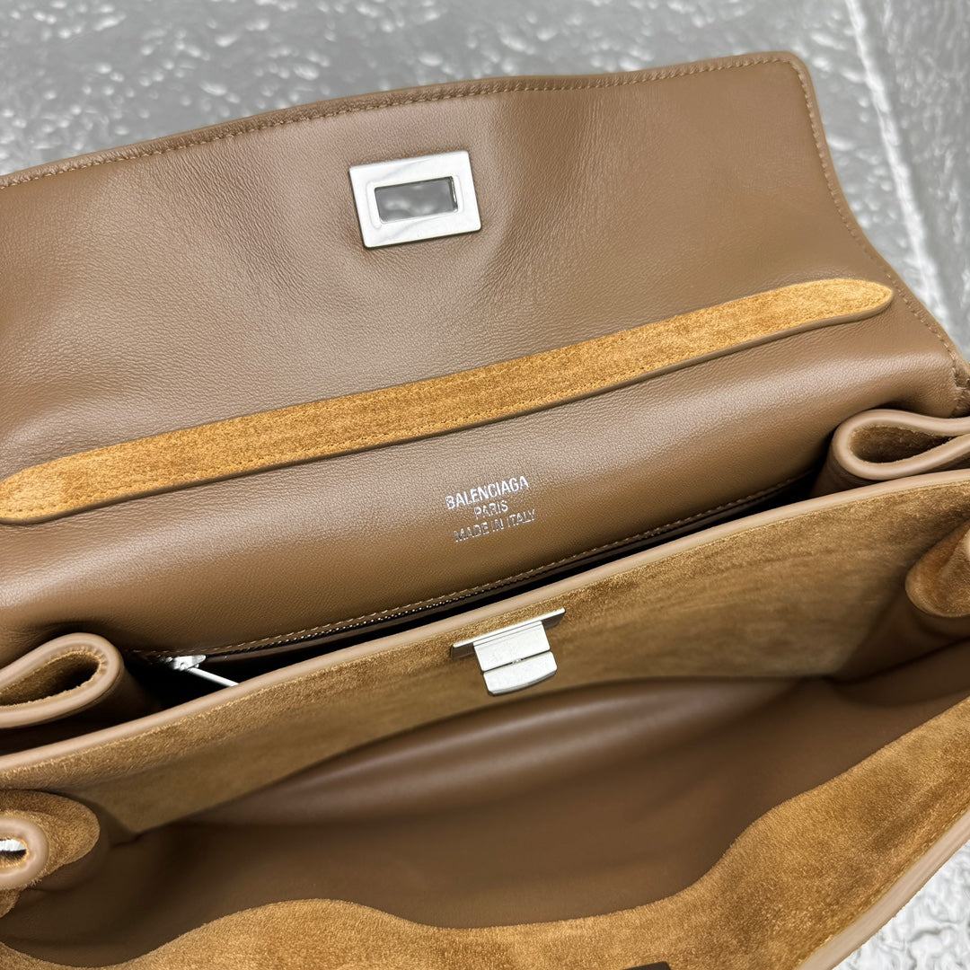 KATA / BALENCIAGA HANDBAG