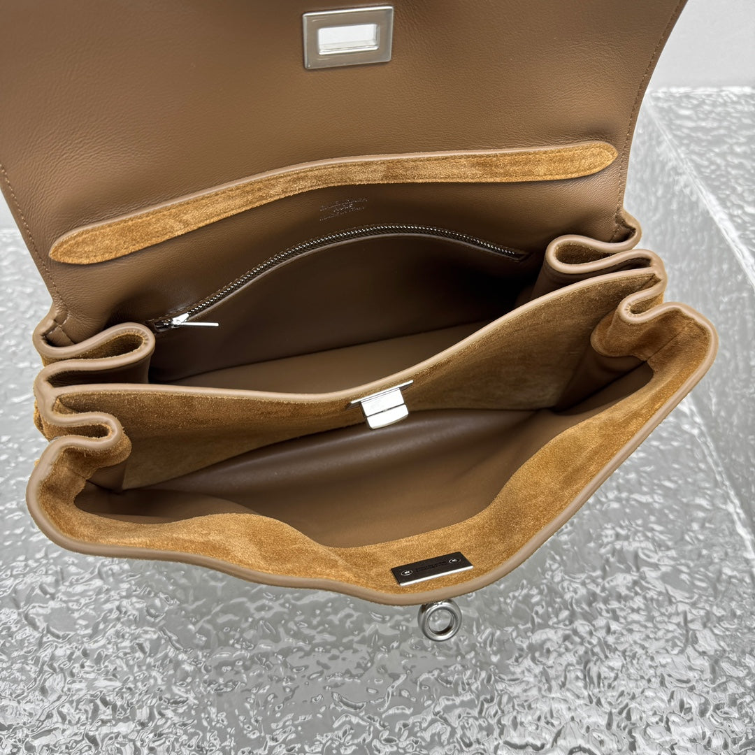 KATA / BALENCIAGA HANDBAG