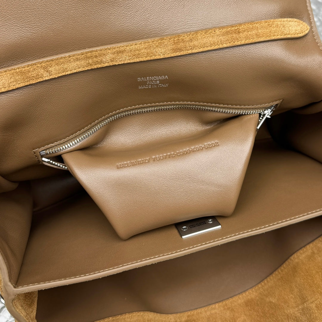 KATA / BALENCIAGA HANDBAG