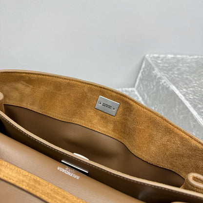 KATA / BALENCIAGA HANDBAG