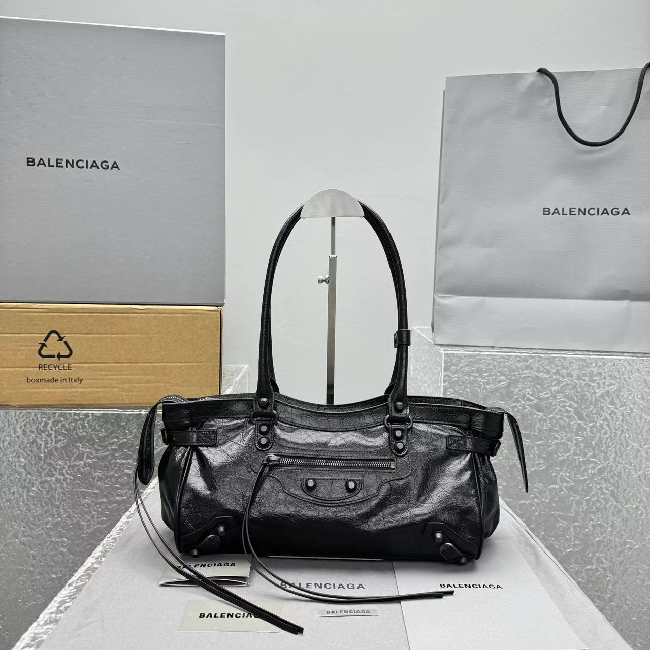 카타 / 발렌시아가  가로판 기관차 가방