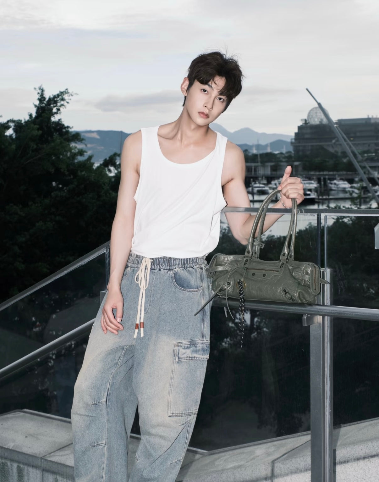 카타 / 발렌시아가 가로판 기관차 가방