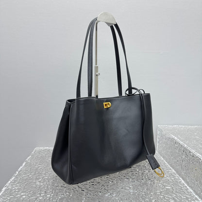 KATA / BALENCIAGA New Tote