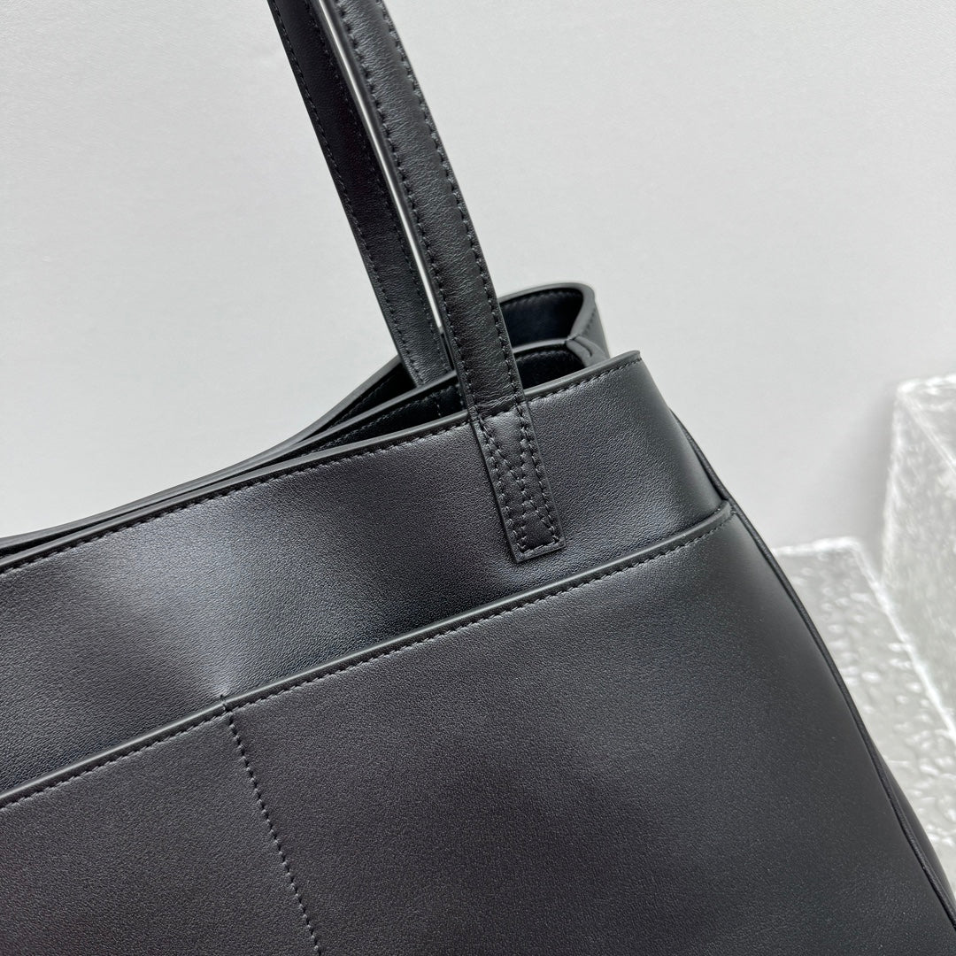 KATA / BALENCIAGA New Tote