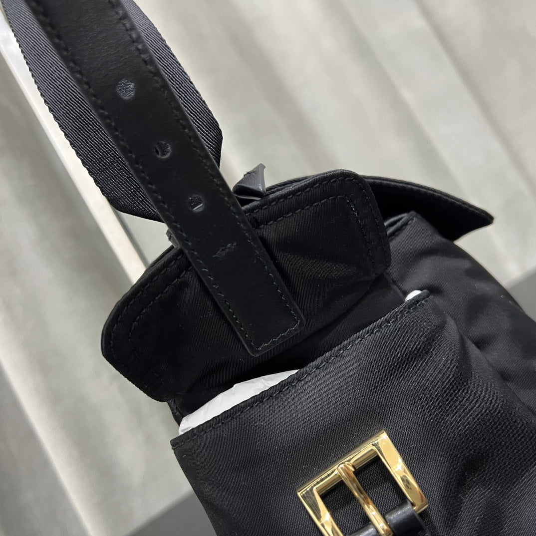카타 / 프라다 소포