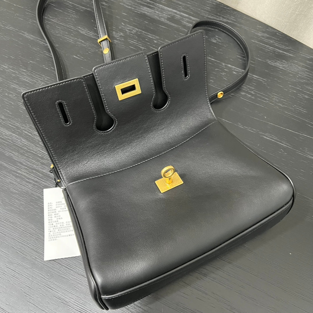 Kata / Balenciaga New flap