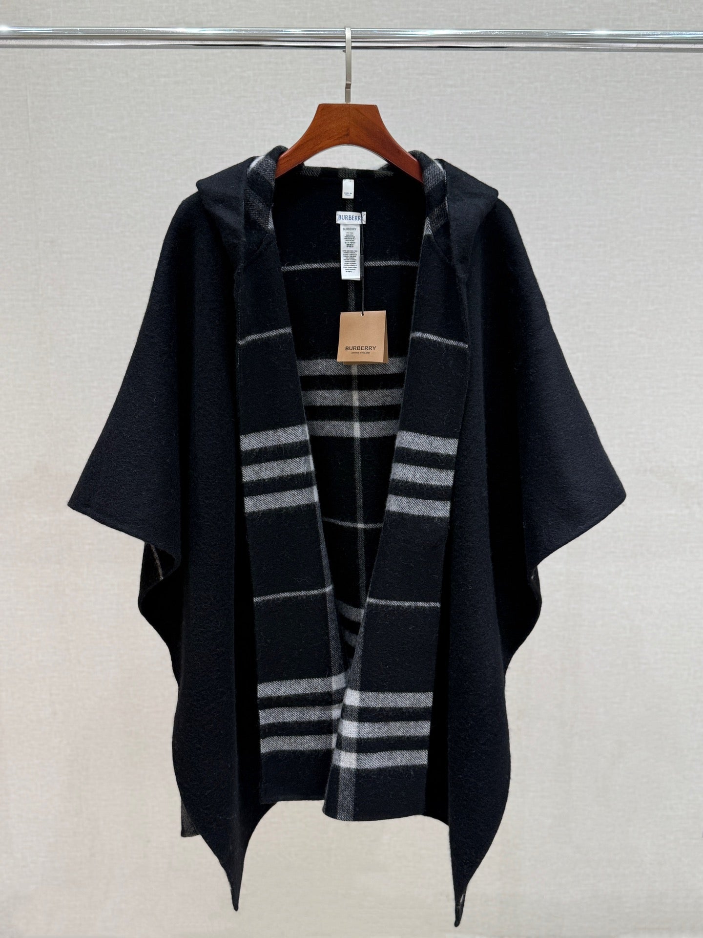 Brand new / Burberry scarf