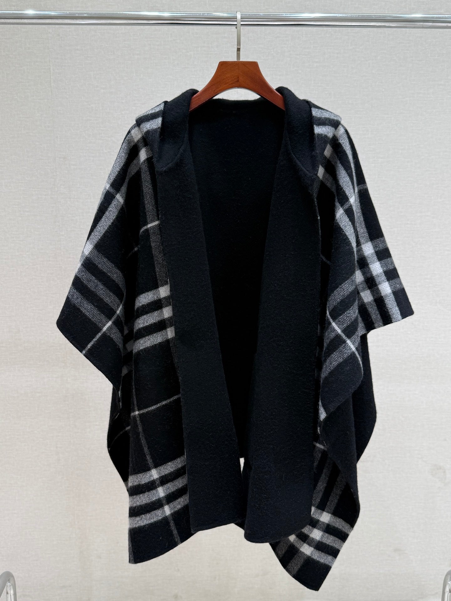 Brand new / Burberry scarf