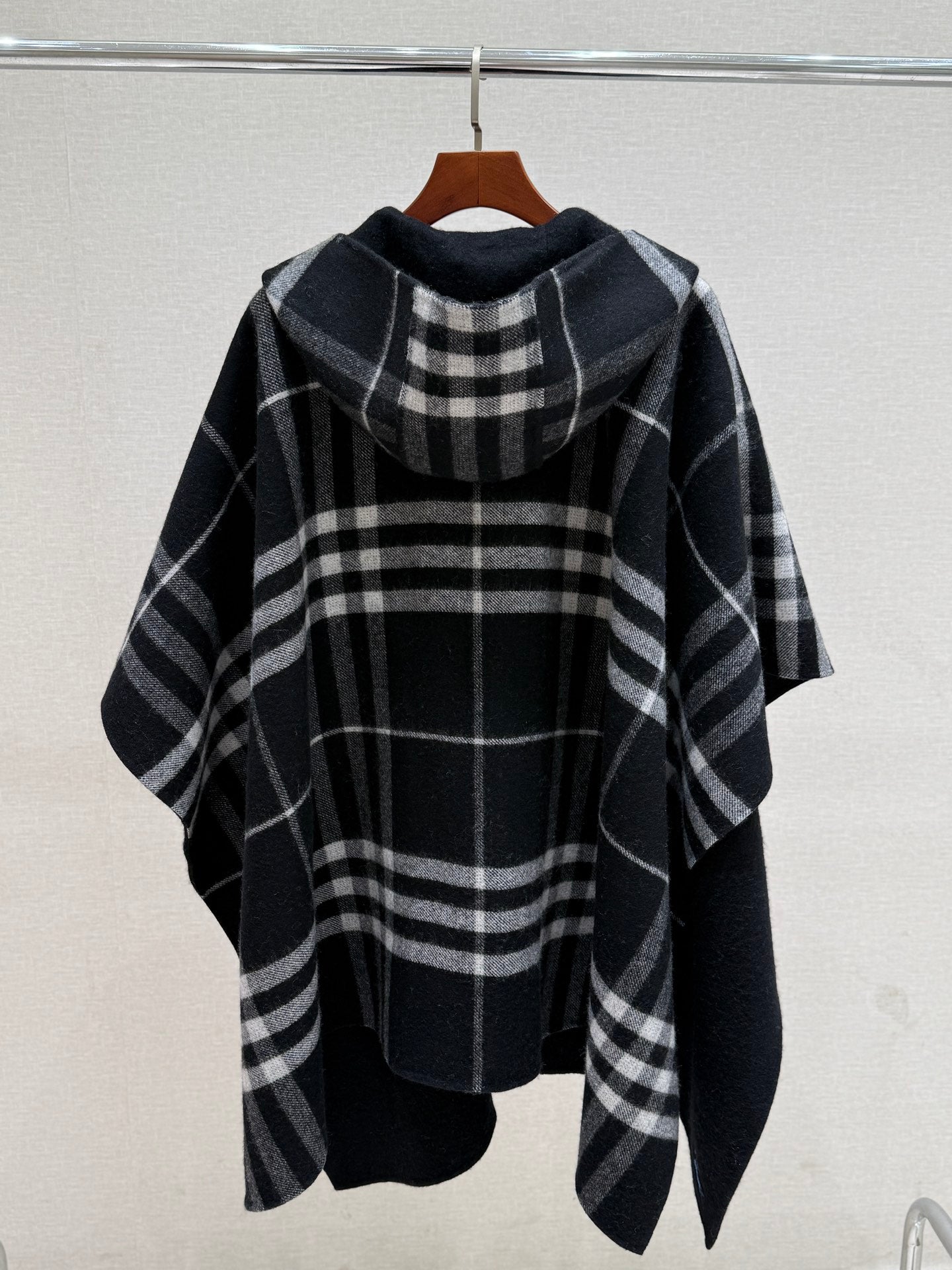 Brand new / Burberry scarf