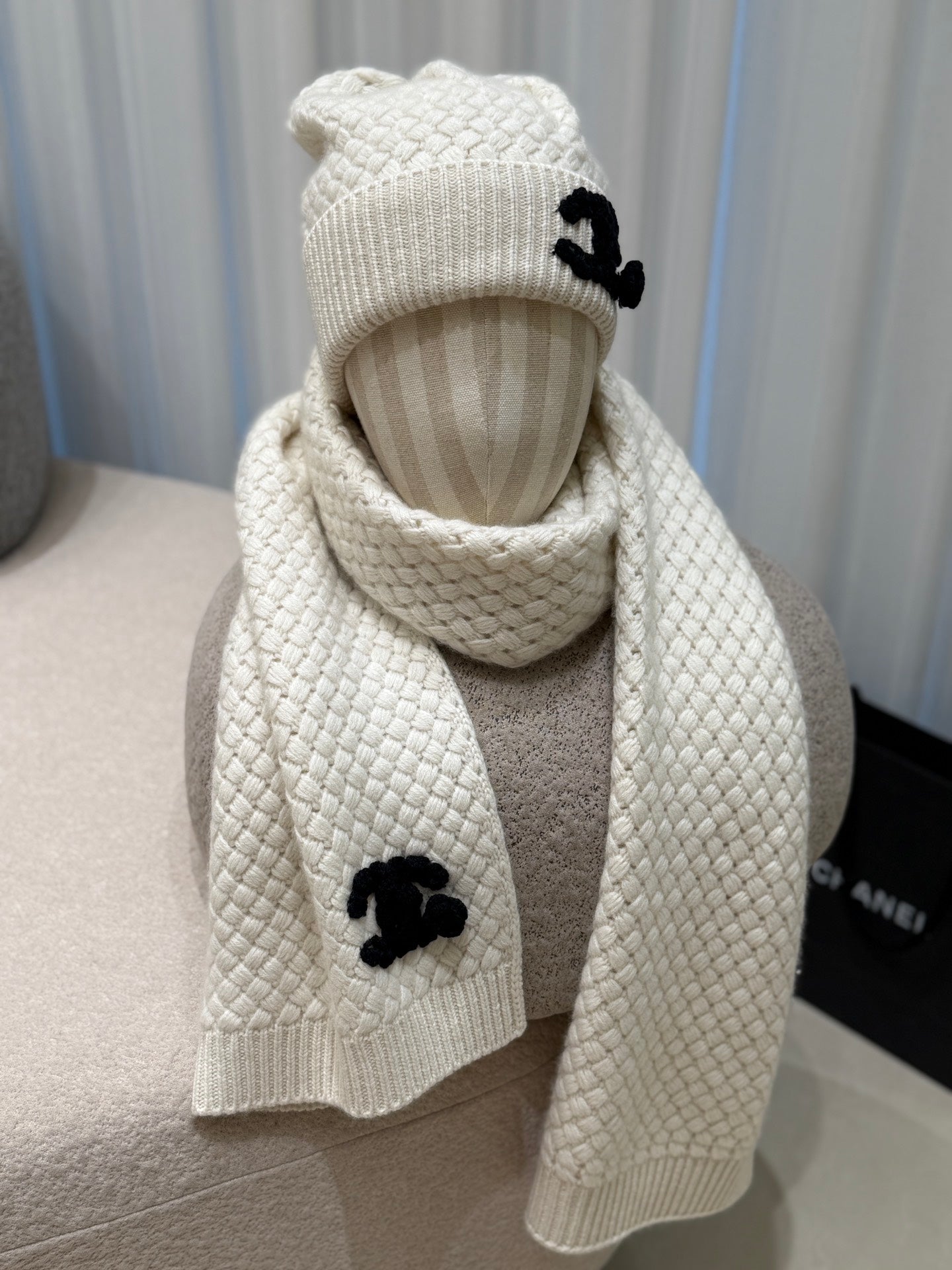 신조 / 샤넬 스카프