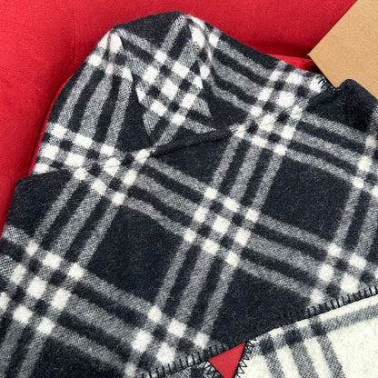 Shinzo Abe / Burberry Scarf