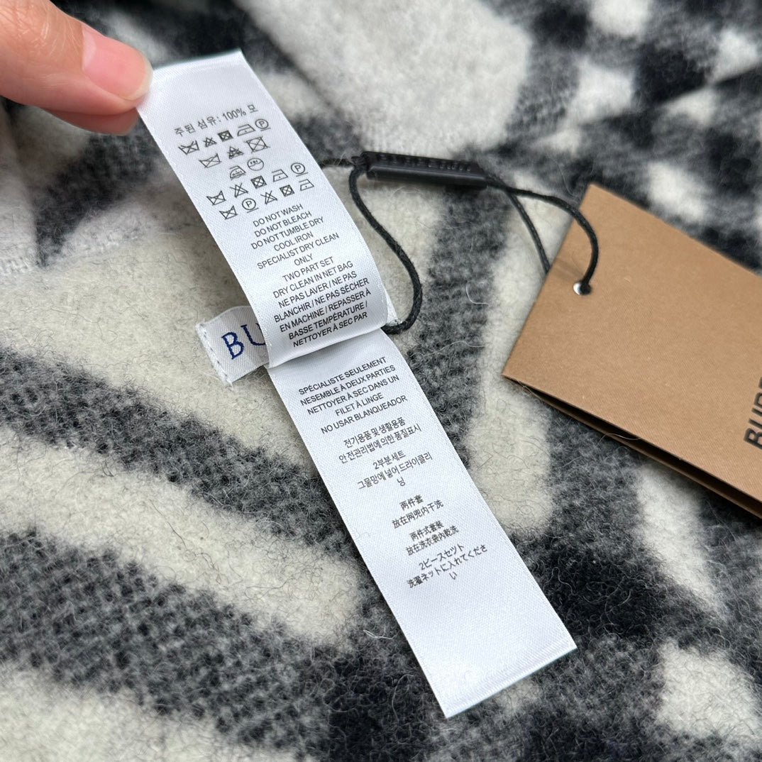 Shinzo Abe / Burberry Scarf