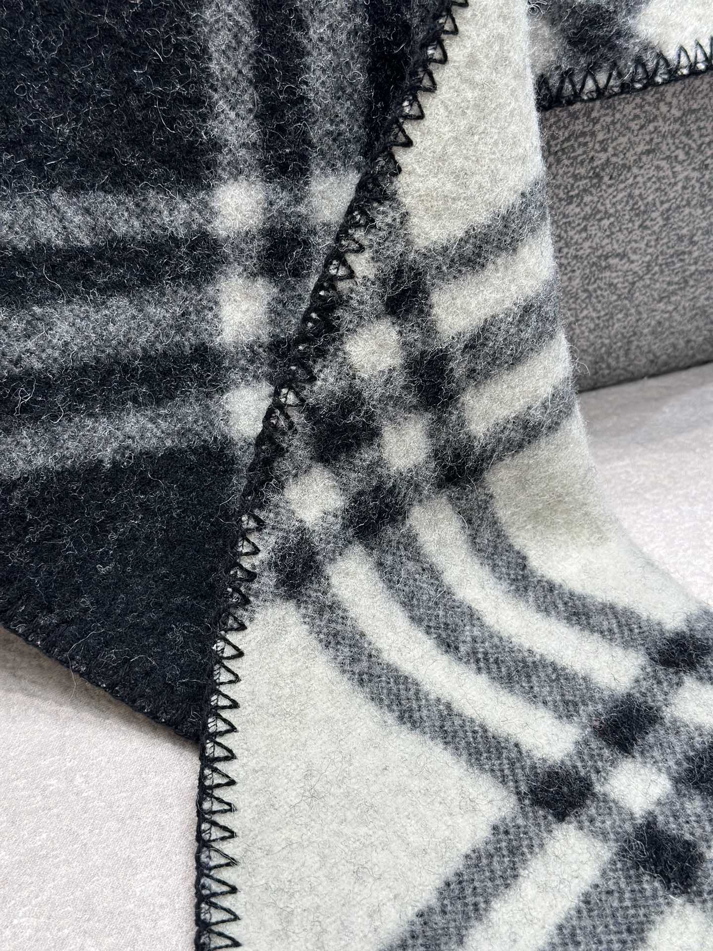 Shinzo Abe / Burberry Scarf