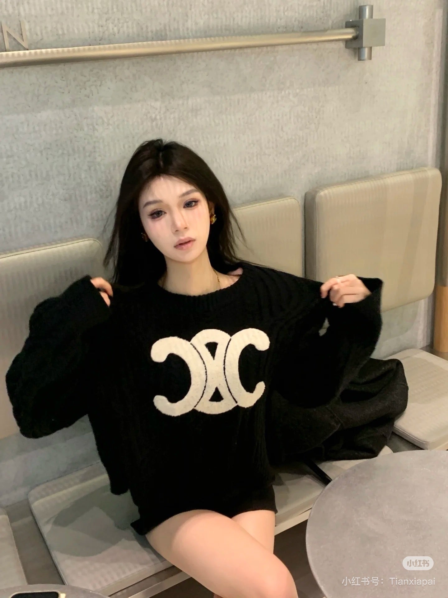 체인2호 / 셀린느 라운드넥 니트 네이비