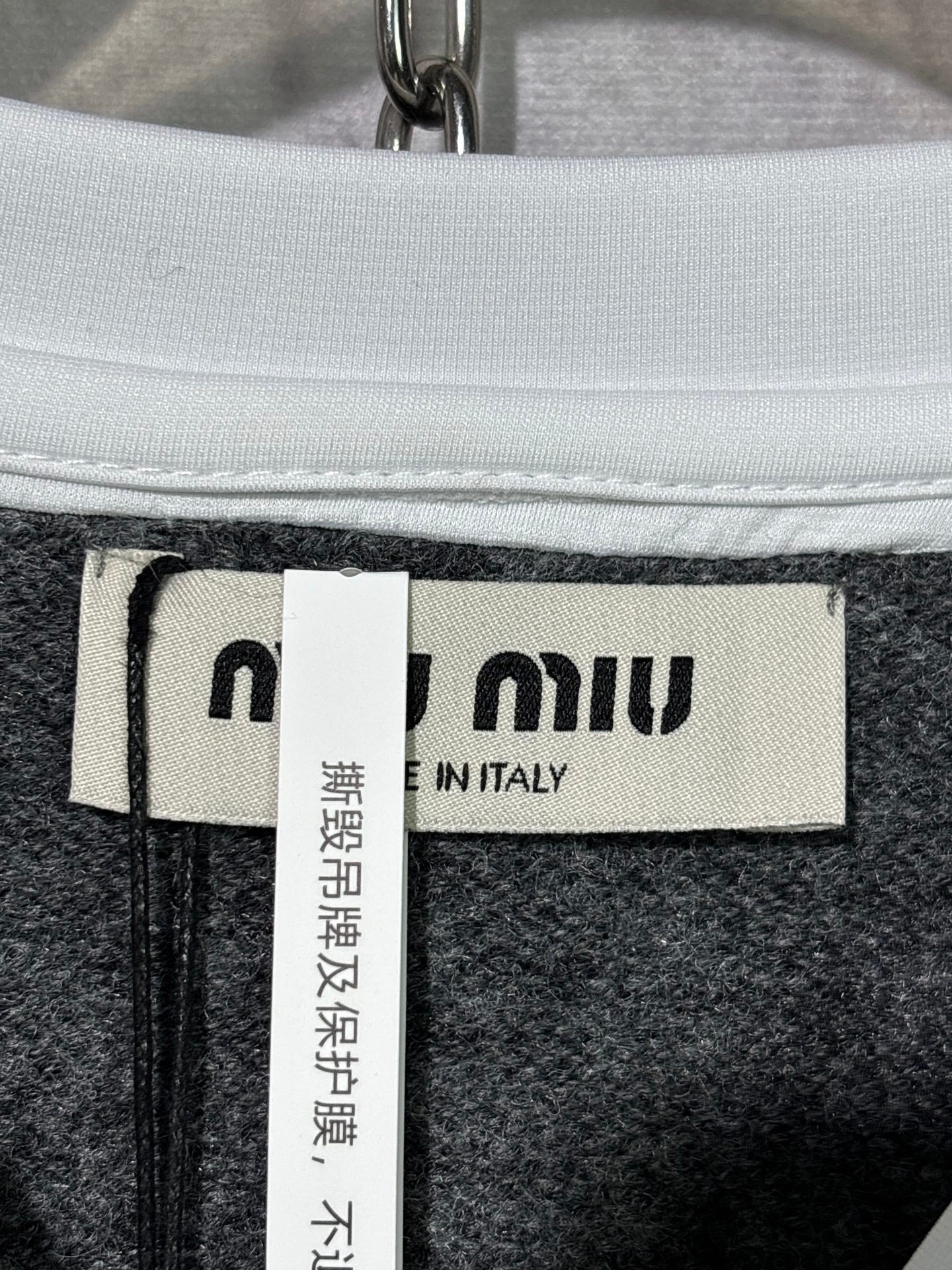 체인2호 / 미우미우 V넥 니트 그레이