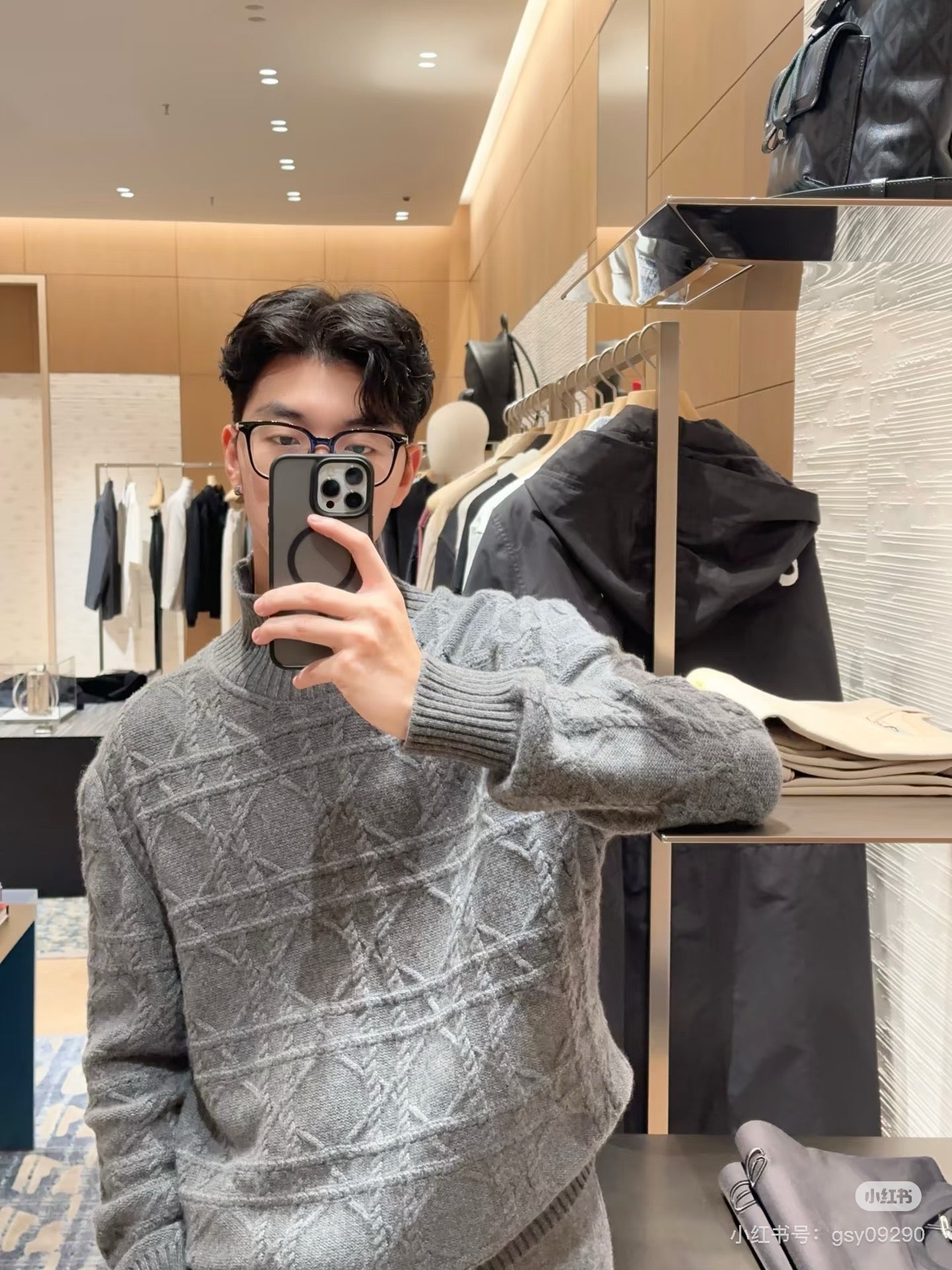 체인2호 / 디올 라운드넥 니트 그레이