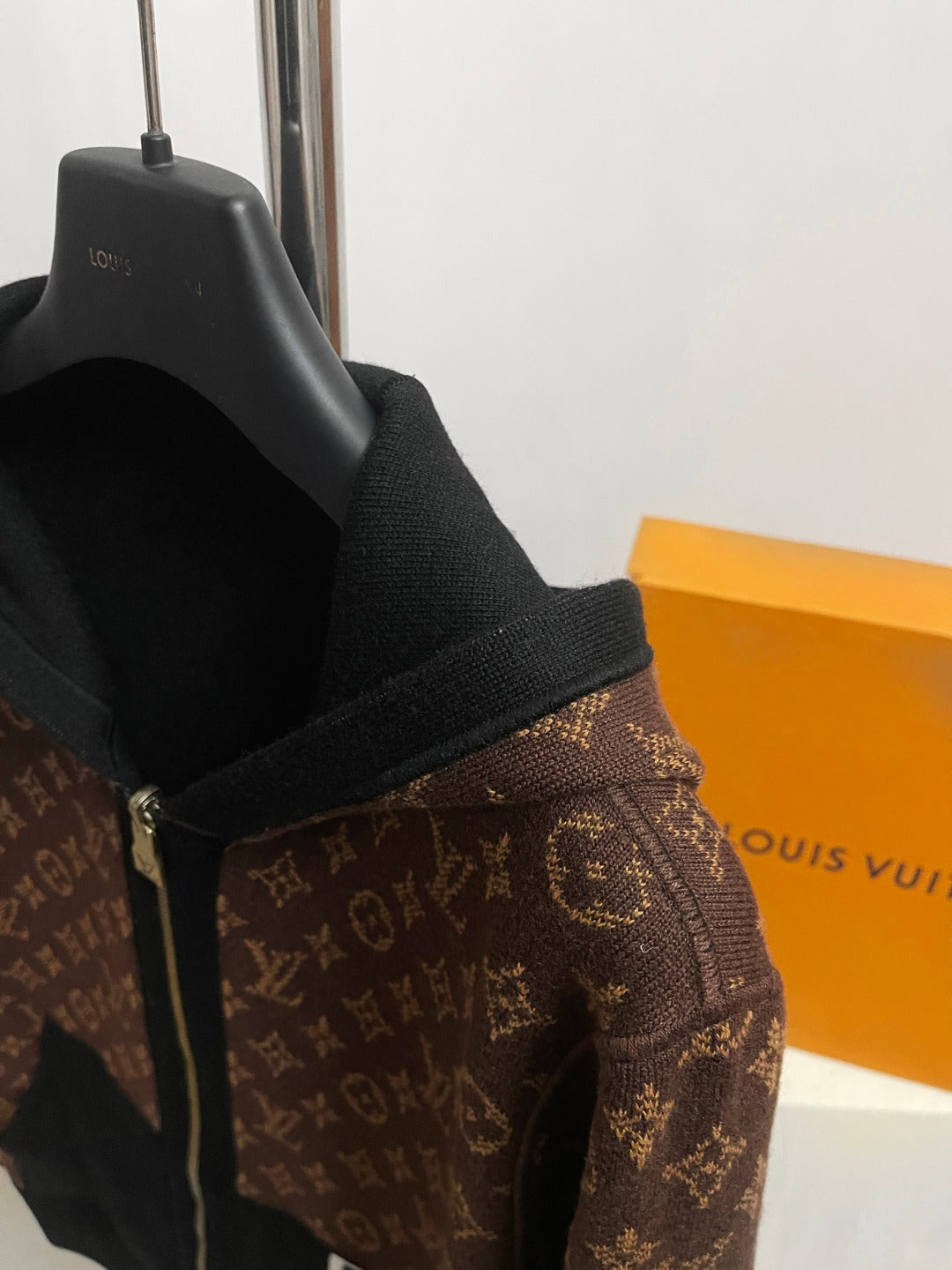 BVG / 루이비통 양면 코트