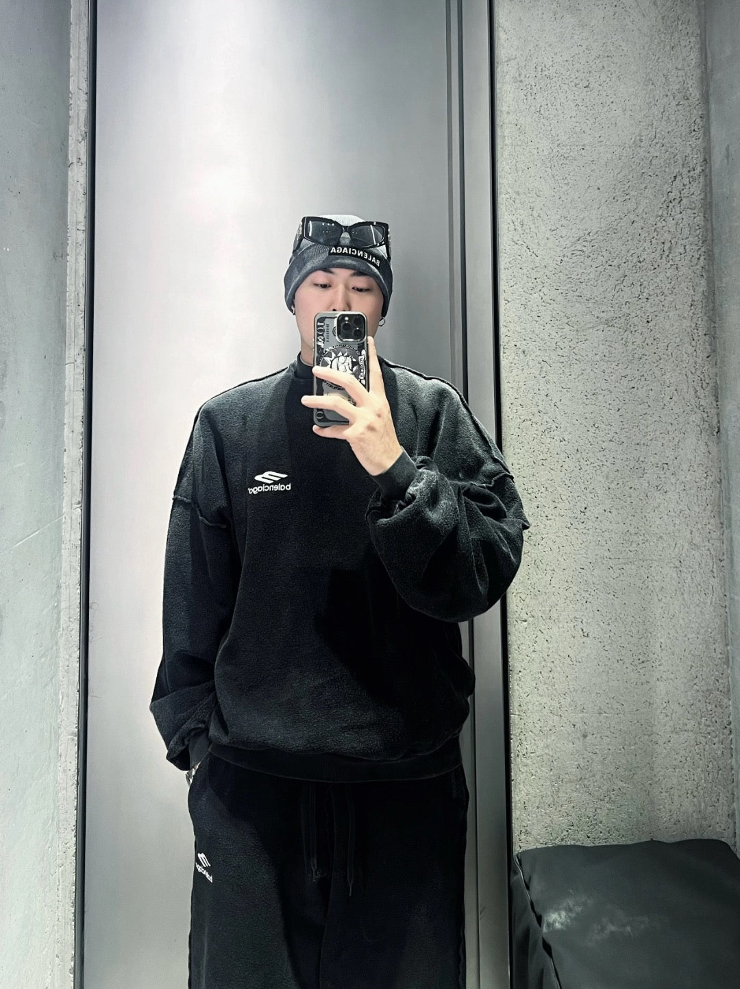 체인2호 / 발렌시아가 라운드 긴팔 맨투맨 그레이