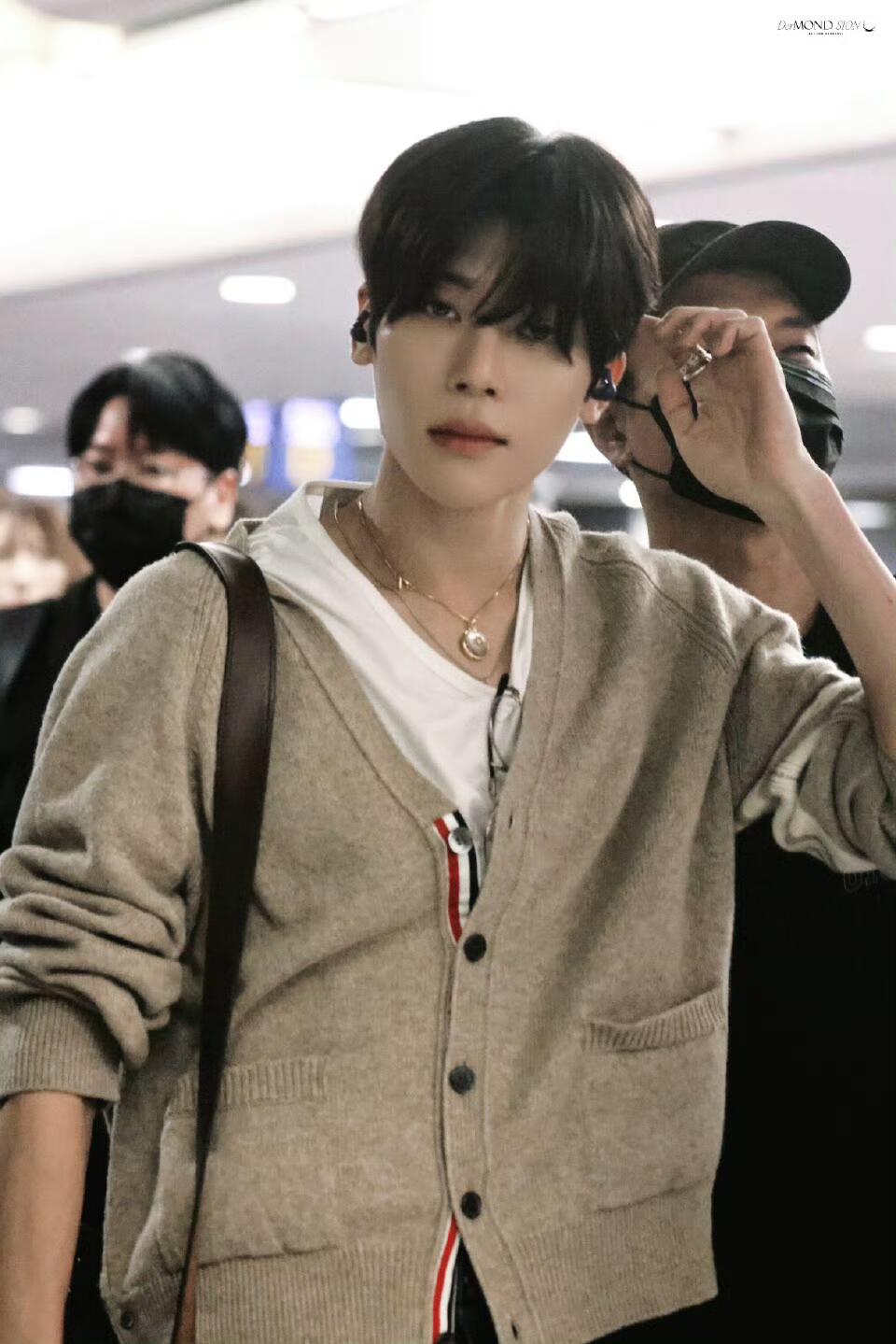 BVG / 톰브라운 니트 카디건