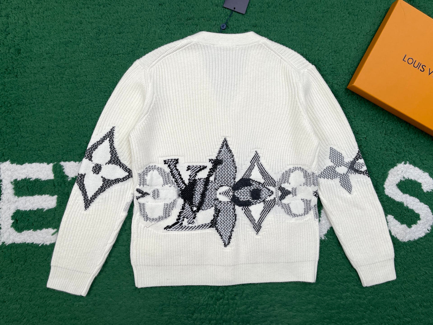 BVG / 루이비통 니트 카디건