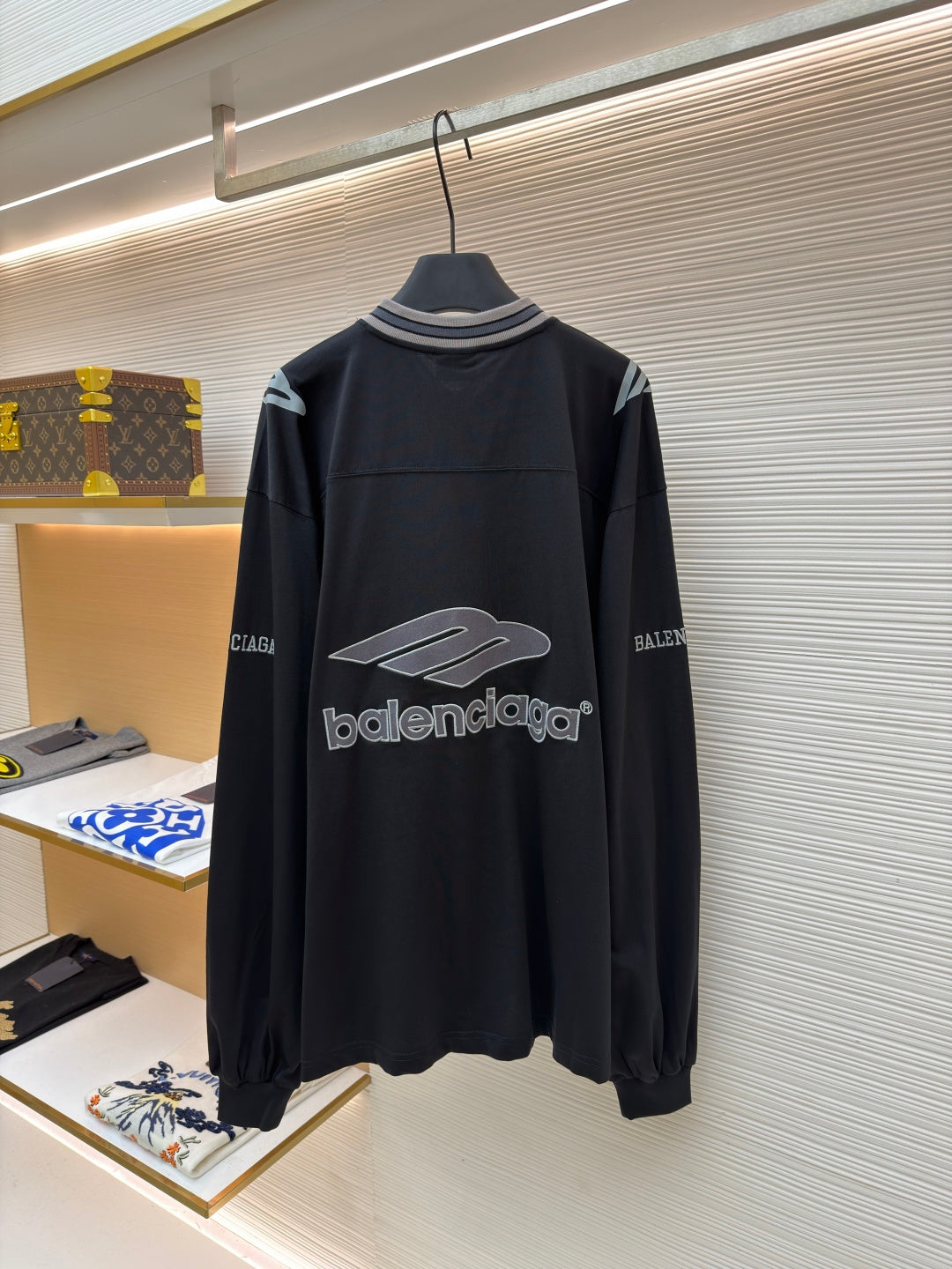 체인1호 / 발렌시아가 브이넥 긴팔