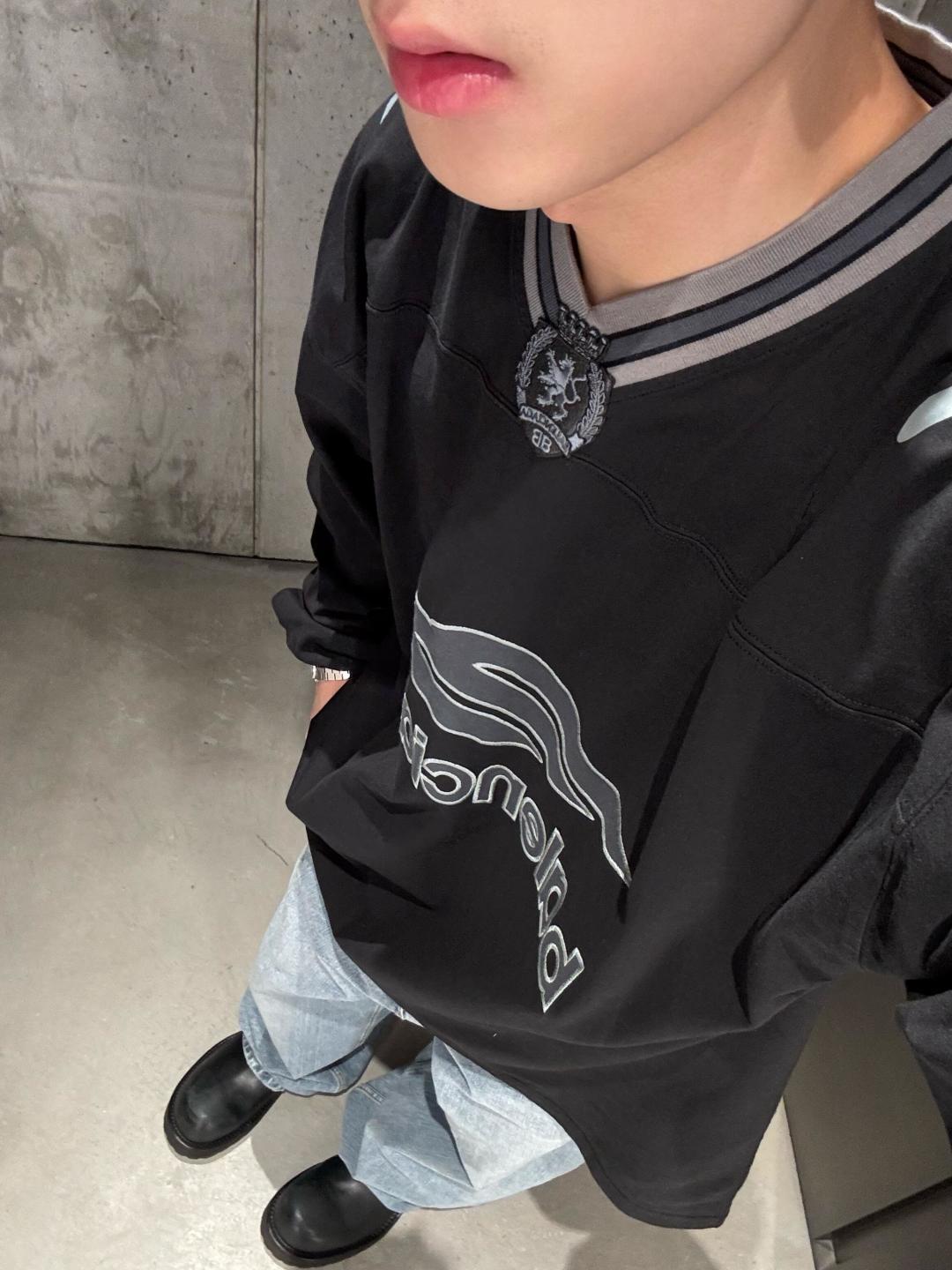 체인1호 / 발렌시아가 브이넥 긴팔